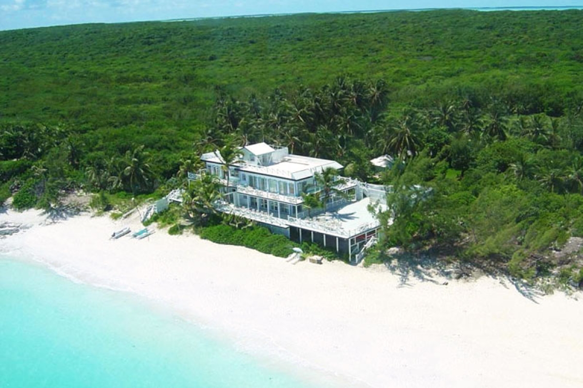 Bougainvillea House - Located in  Magnificent Exuma Island
